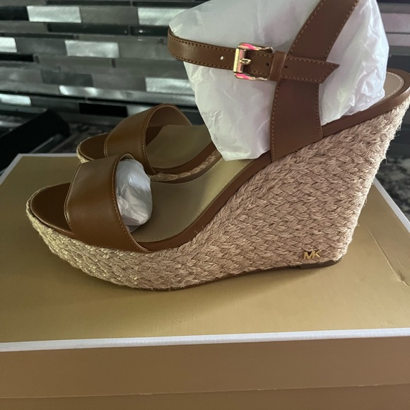 Wedge Heels - Picture 2 of 2